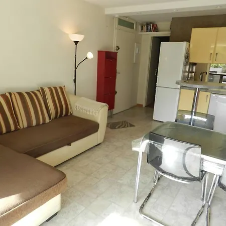 T2 Avec Piscine, Terrasse 17m² Et Parking - Proche Plage Et Commerces - Fr-1-251-769 * Le Lavandou